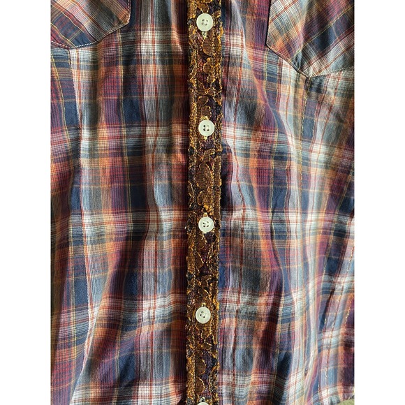 Roar‎ Distressed Western Shirt Size Large Embroidery Lace Rhinestones Plaid - Picture 5 of 9